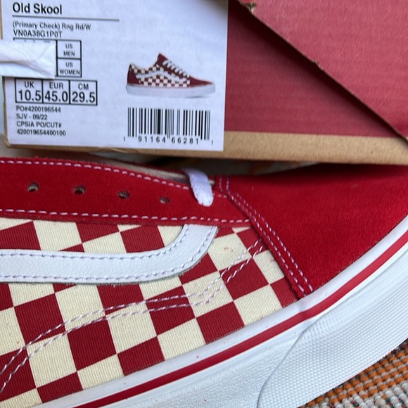 Vans • Men’s Old Skool
(Primary Check) Rng Rd/W
VN0A38G1P0T
Sneakers - Picture 16 of 16